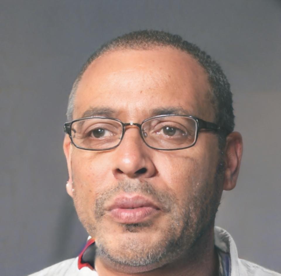 Retrato de Aurelio Mendoza, especialista en planificación financiera